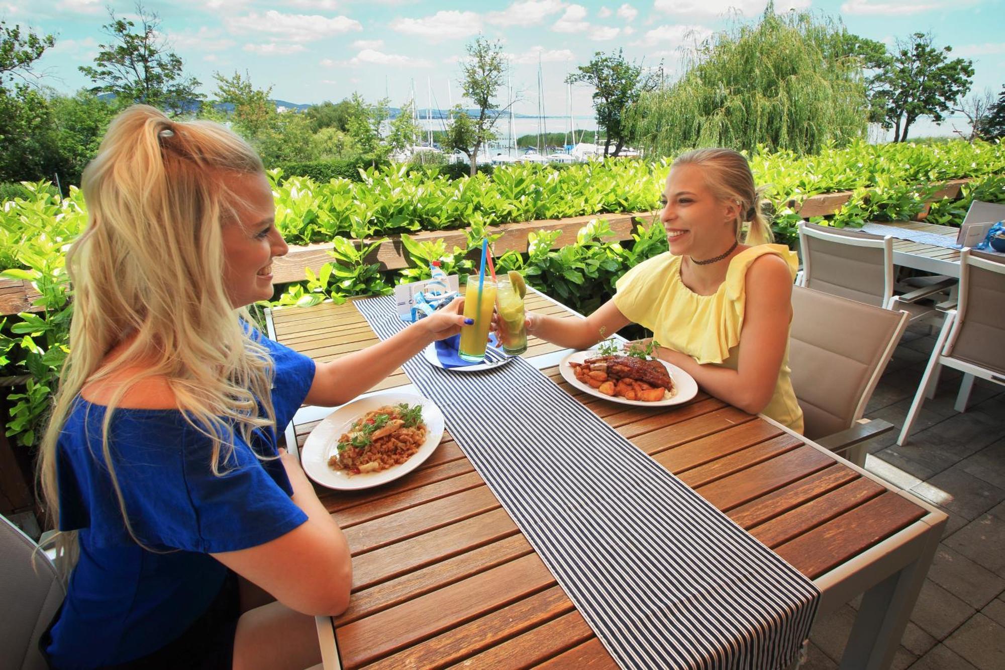 Aquilo Hotel Panorama Tihany Buitenkant foto